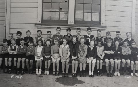 Petone-Central-School-class-photo-1945.JPG